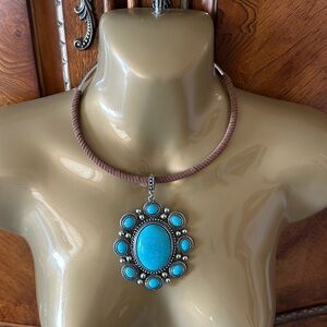 Turquoise style necklace with leather cuff adjustable